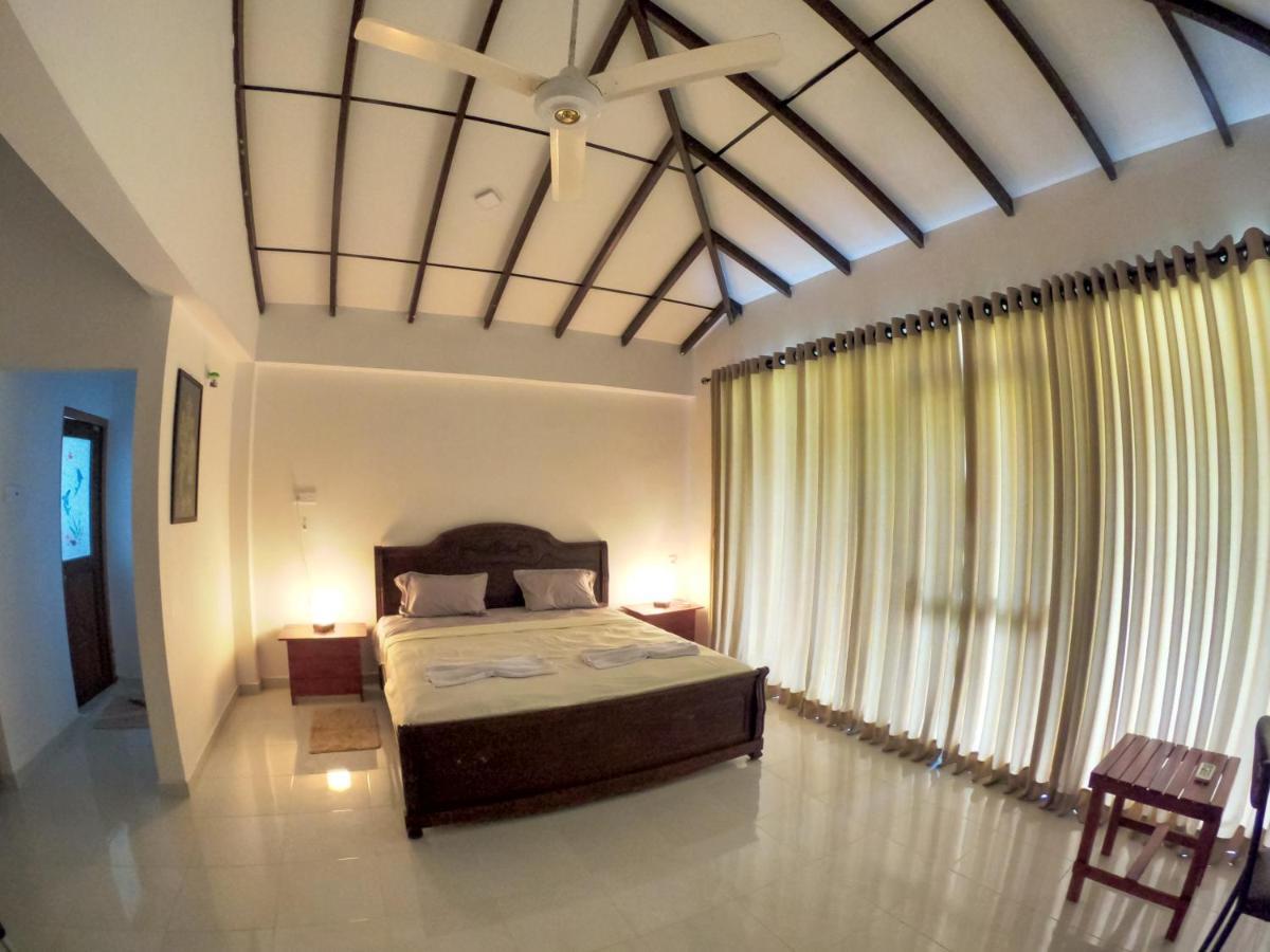 Pinnawala Elephant Front View Hotel Rambukkana Exterior photo